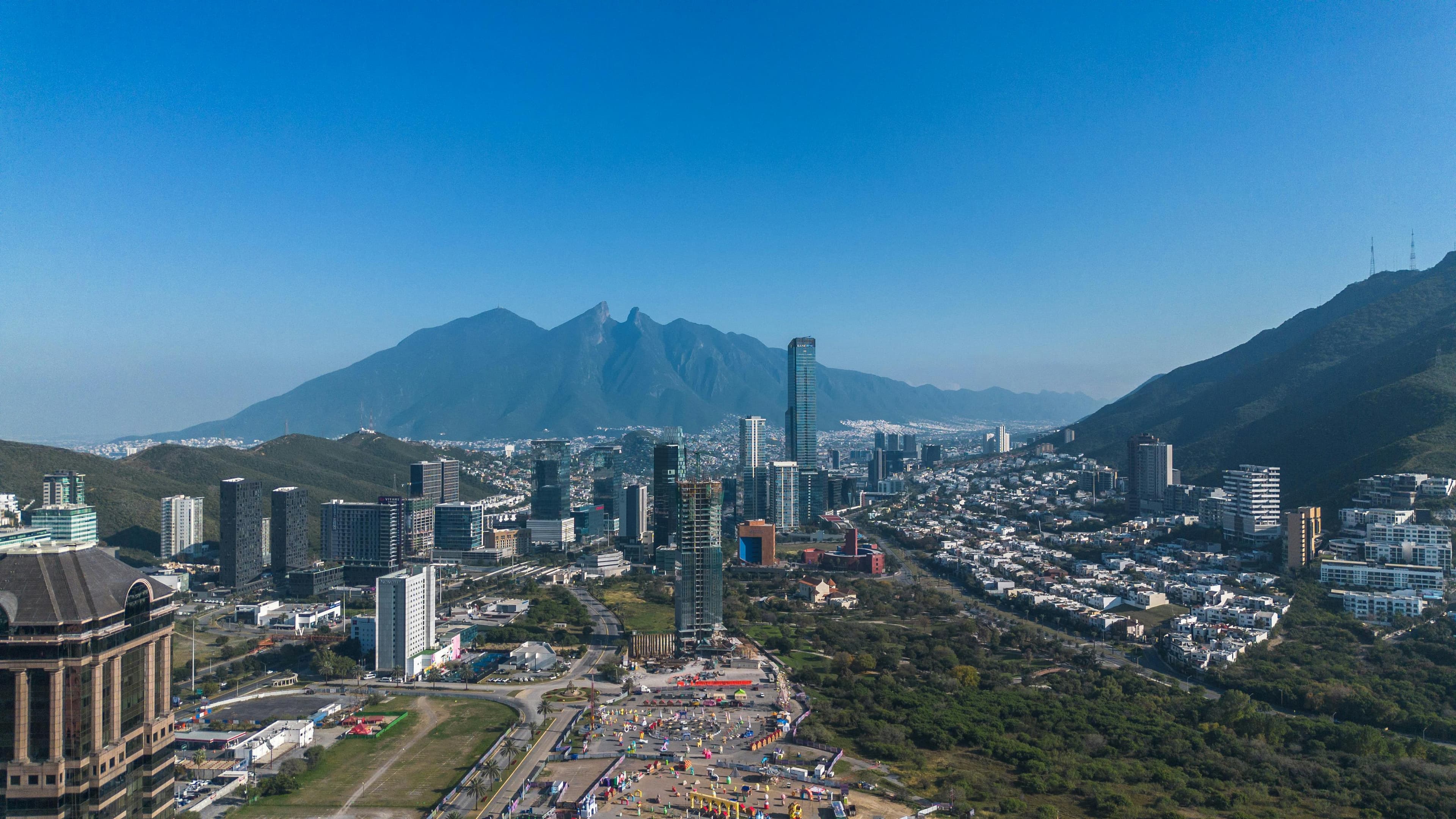 Vista aérea de Monterrey, hub de distribución Decktek